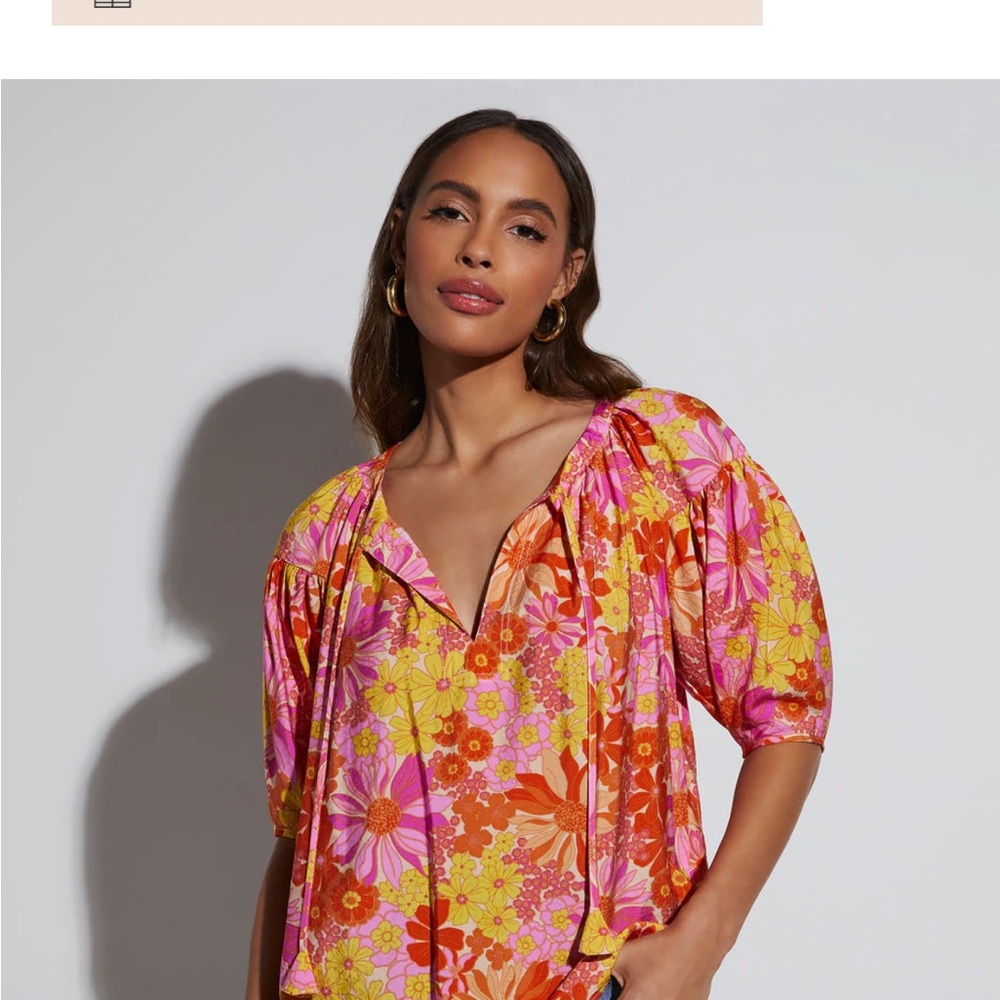 (SOLD) New Vici Tropical Escape Floral Top